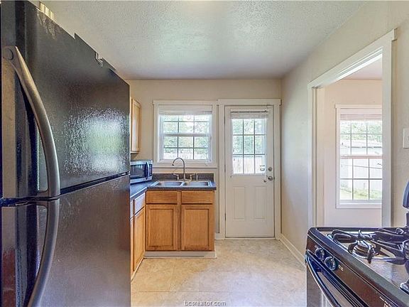 4th image of 718 Williamson Dr