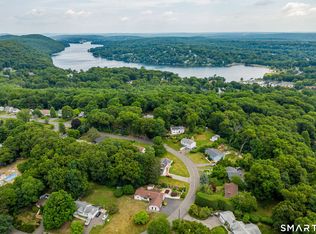 10 Horseshoe Drive, Danbury, CT 06811