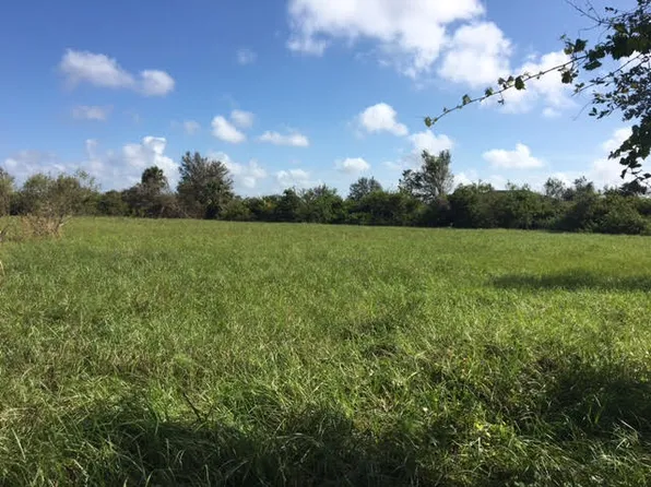 551 Louisville St E, Lehigh Acres, FL 33974