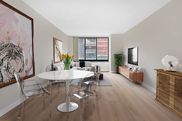 1st image of 215 W 95th St APT 2L