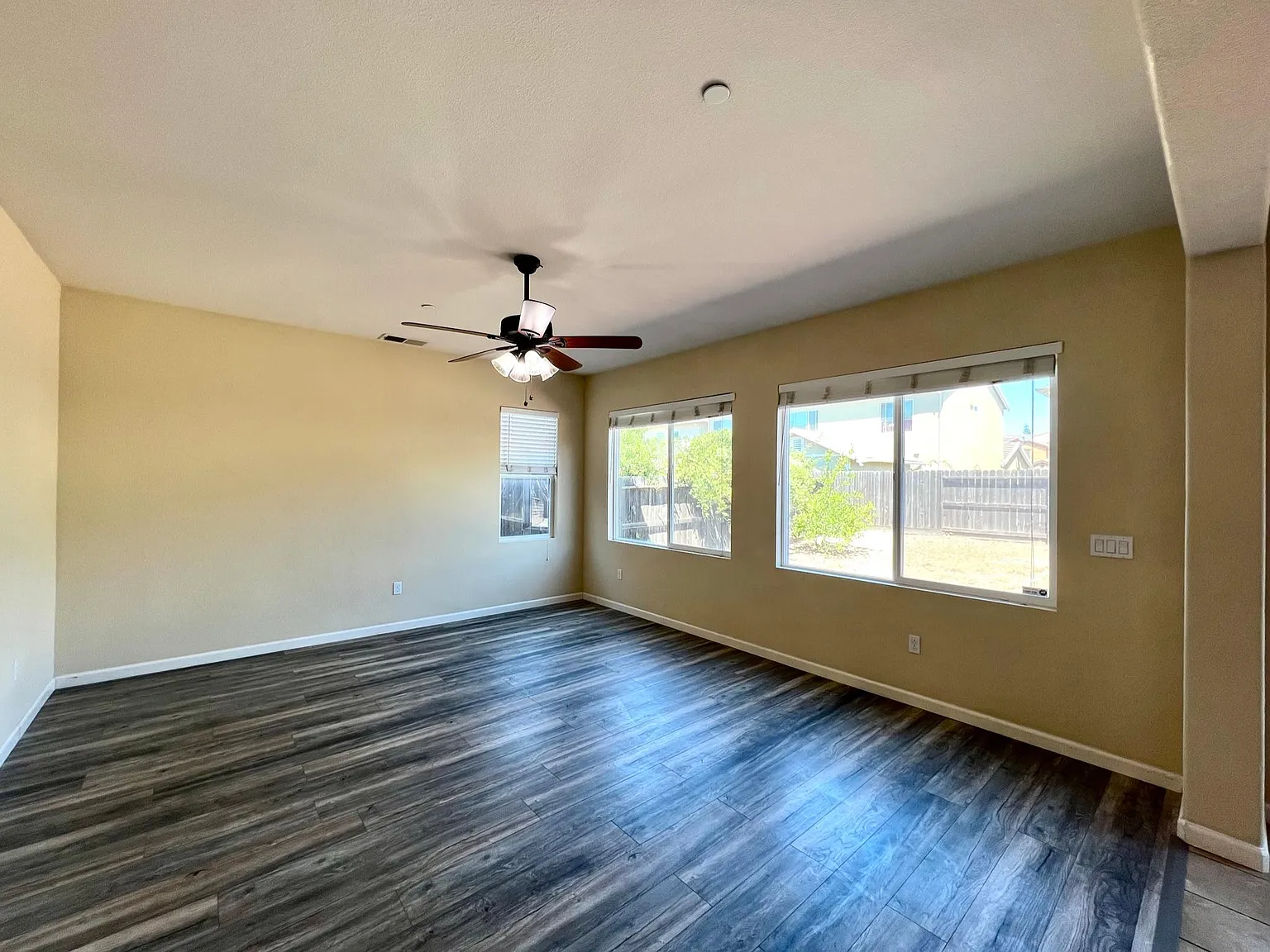 4 bed, 2392 sqft, $3,100 — Photo 3