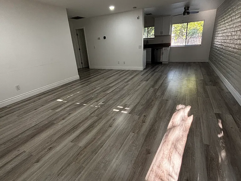 145 W Grove St #B — Photo 1