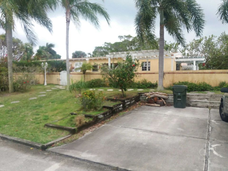 2nd image of 498 NE 36th St