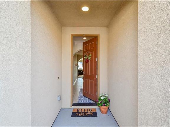 2nd image of 1725 Dalia Ln