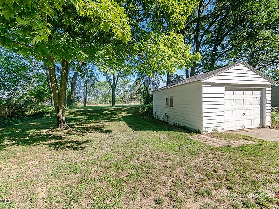 3rd image of 1047 Locksley Dr SW