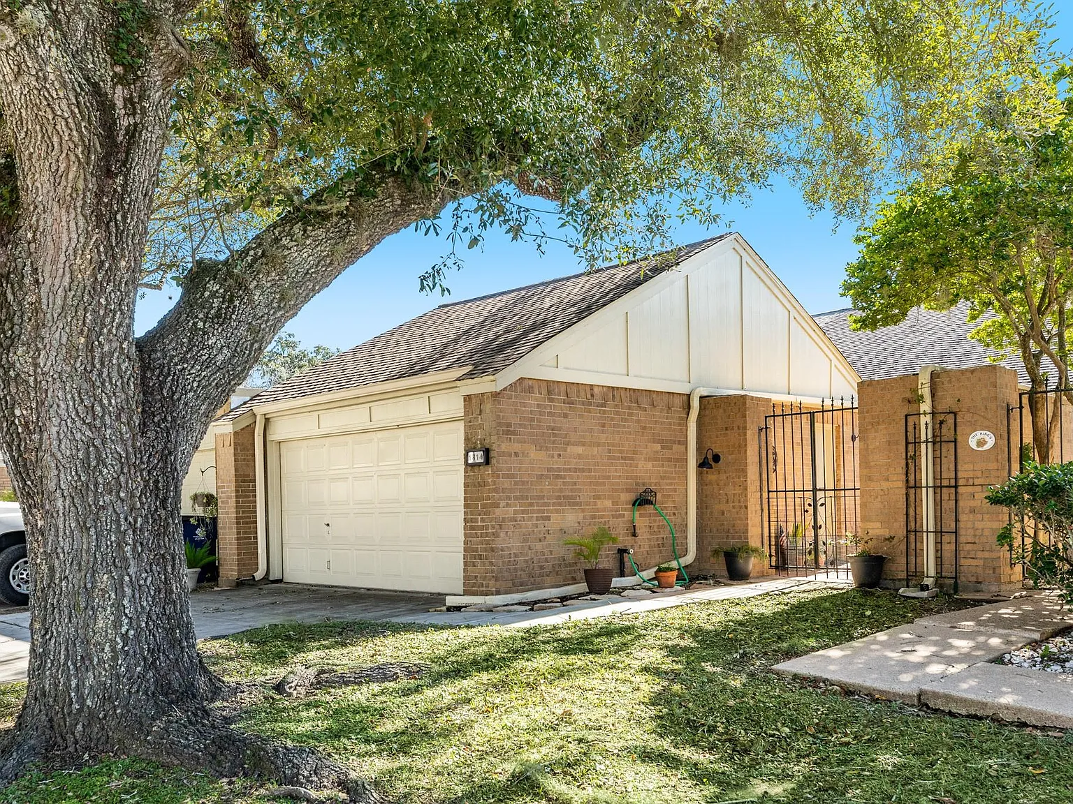 2 bed, 2.0 bath, 1469 sqft, $2,600 — Photo 3
