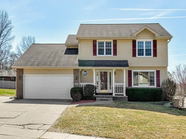 8048 Dellwood Dr, Urbandale, IA 50322