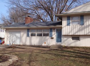 2706 SW Burnett Rd, Topeka, KS 66614