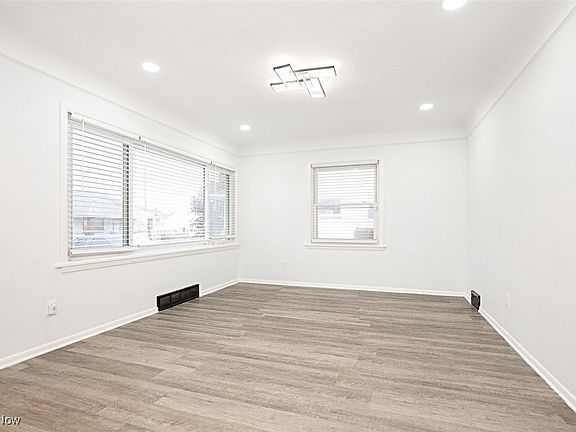 5th image of 10718 Vernon Ave