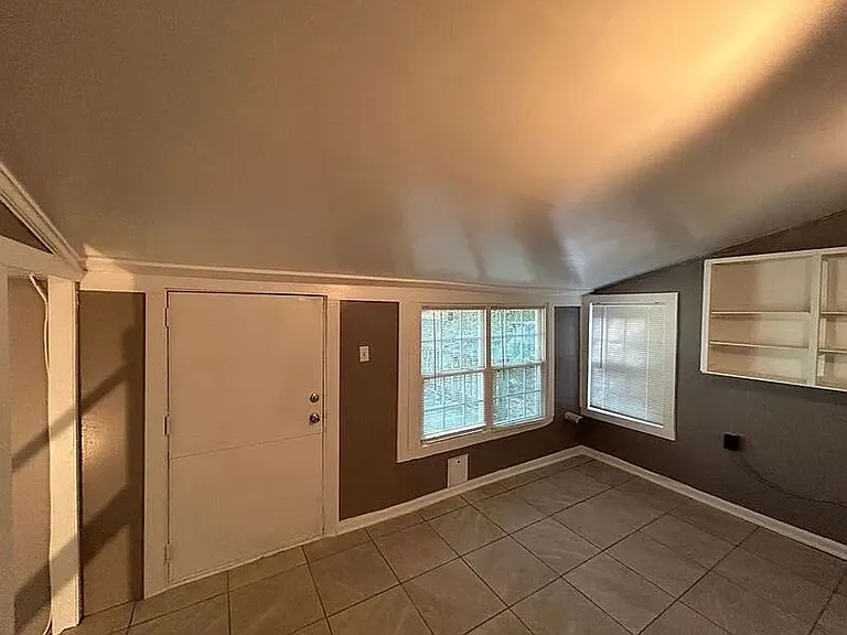 923 Vanderbilt St — Photo 19