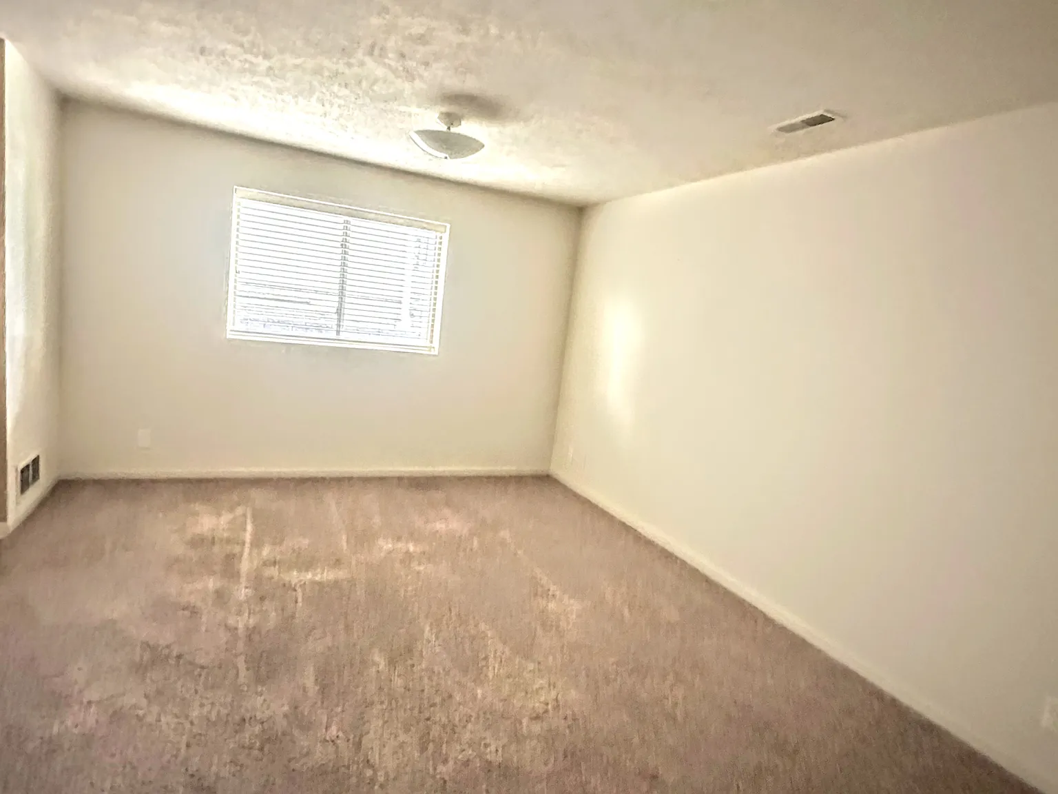 3 bed, 1608 sqft, $2,100 — Photo 2