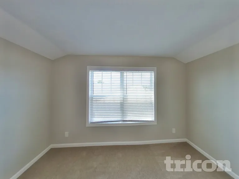 549 Medallion Cir — Photo 13
