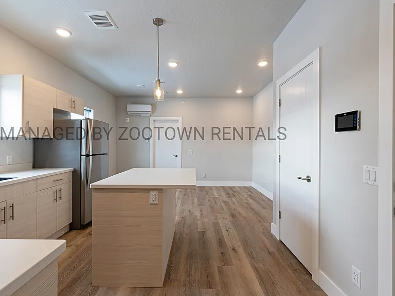 1301 Ronan St #302 — Photo 2