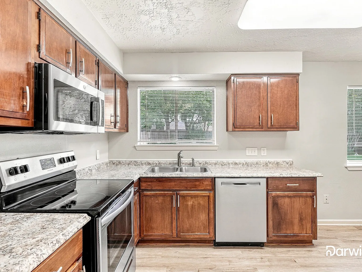 3 bed, 2.0 bath, 1624 sqft, $1,760 — Photo 3