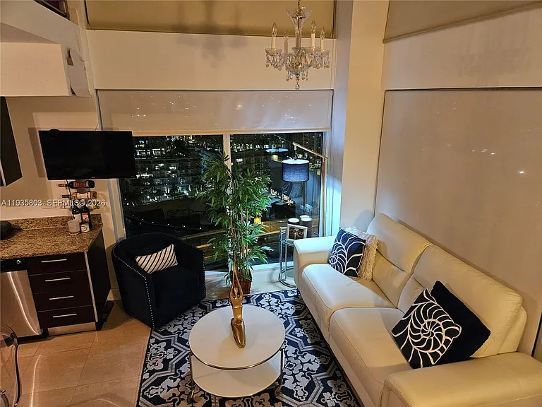 45 SE 5th St #1517 — Photo 16