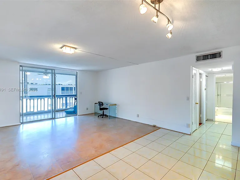 301 NE 14th Ave #702 — Photo 9