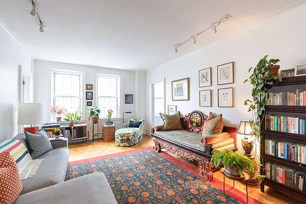 Sold by Stribling | media 22