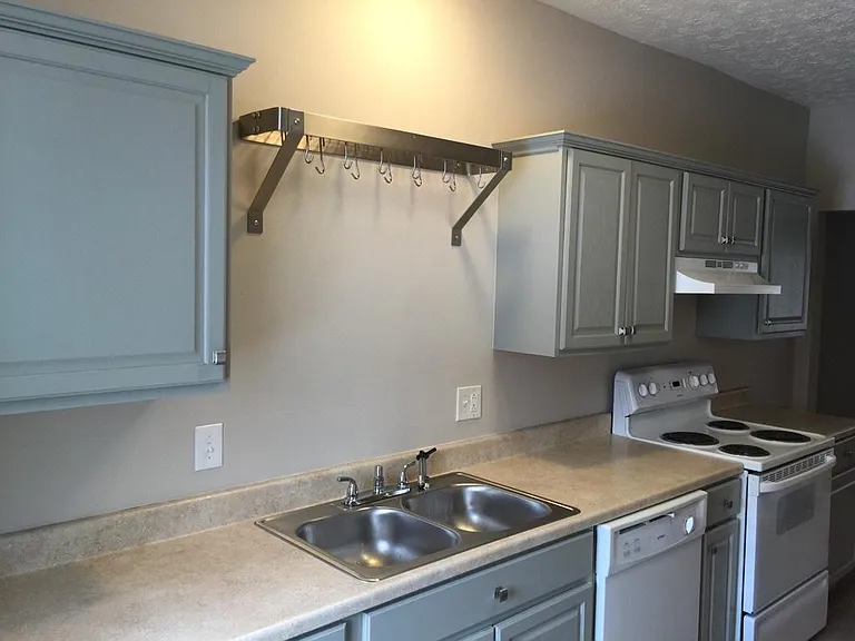 1209 Holmes St — Photo 2