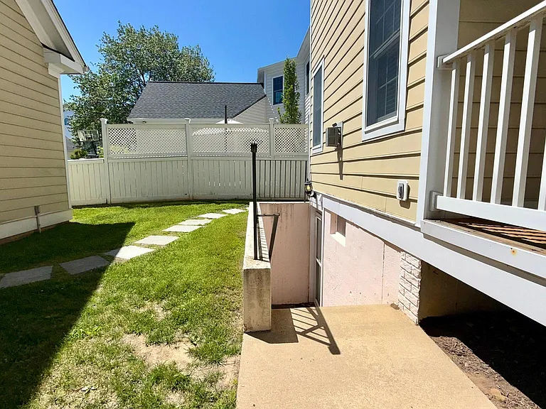 817 Linslade St #LL — Photo 4