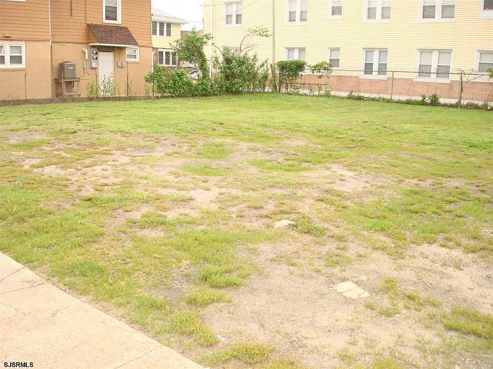 1st image of 542 N Massachusetts Ave