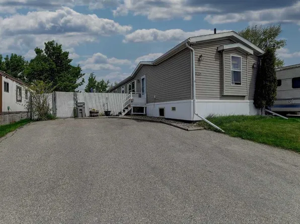 9730 W 120th Ave, Grande Prairie, AB T8V 5H3