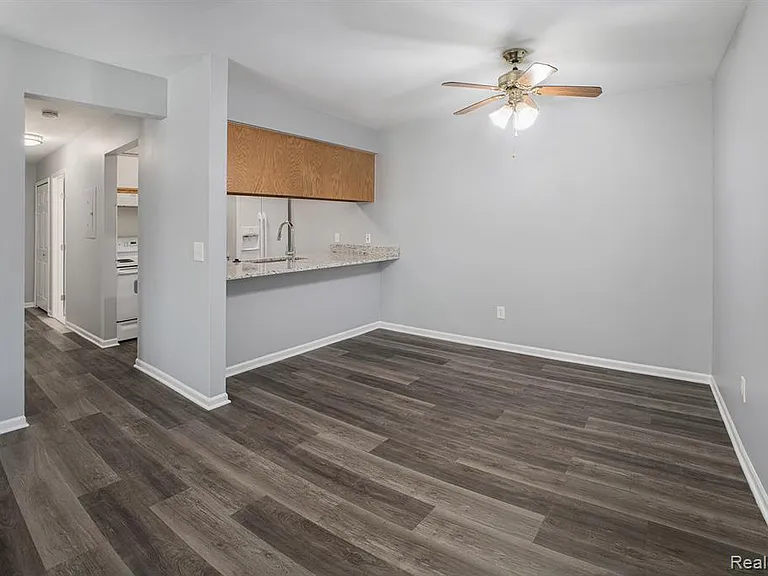 15054 Riverside Dr — Photo 9