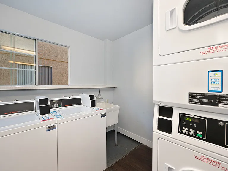 West Park Villas Apartments — Photo 32