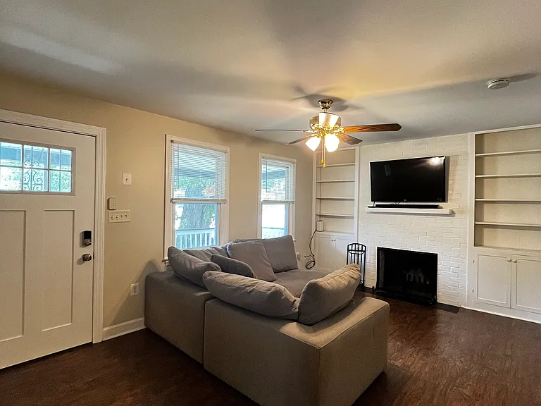 120 N Huron Dr — Photo 30