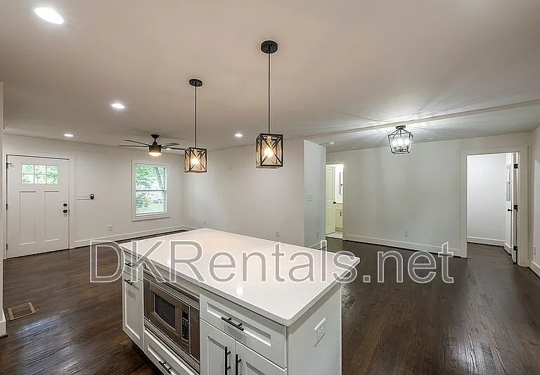 737 Helen St NW — Photo 11
