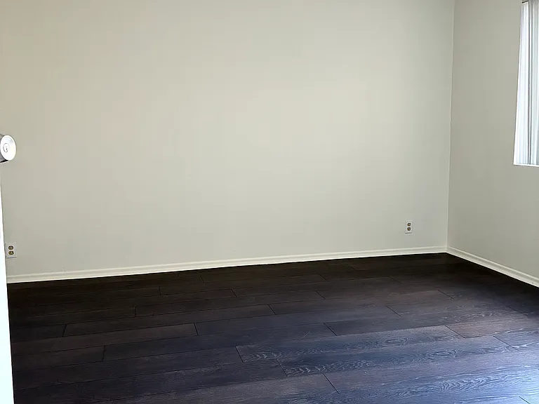 12501 Kornblum Ave #4 — Photo 7