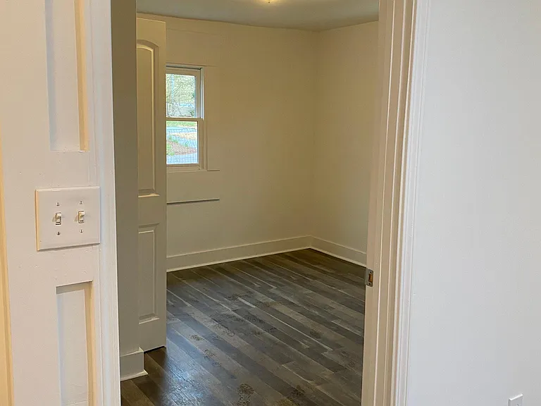 379 Illinois Ave NW — Photo 6