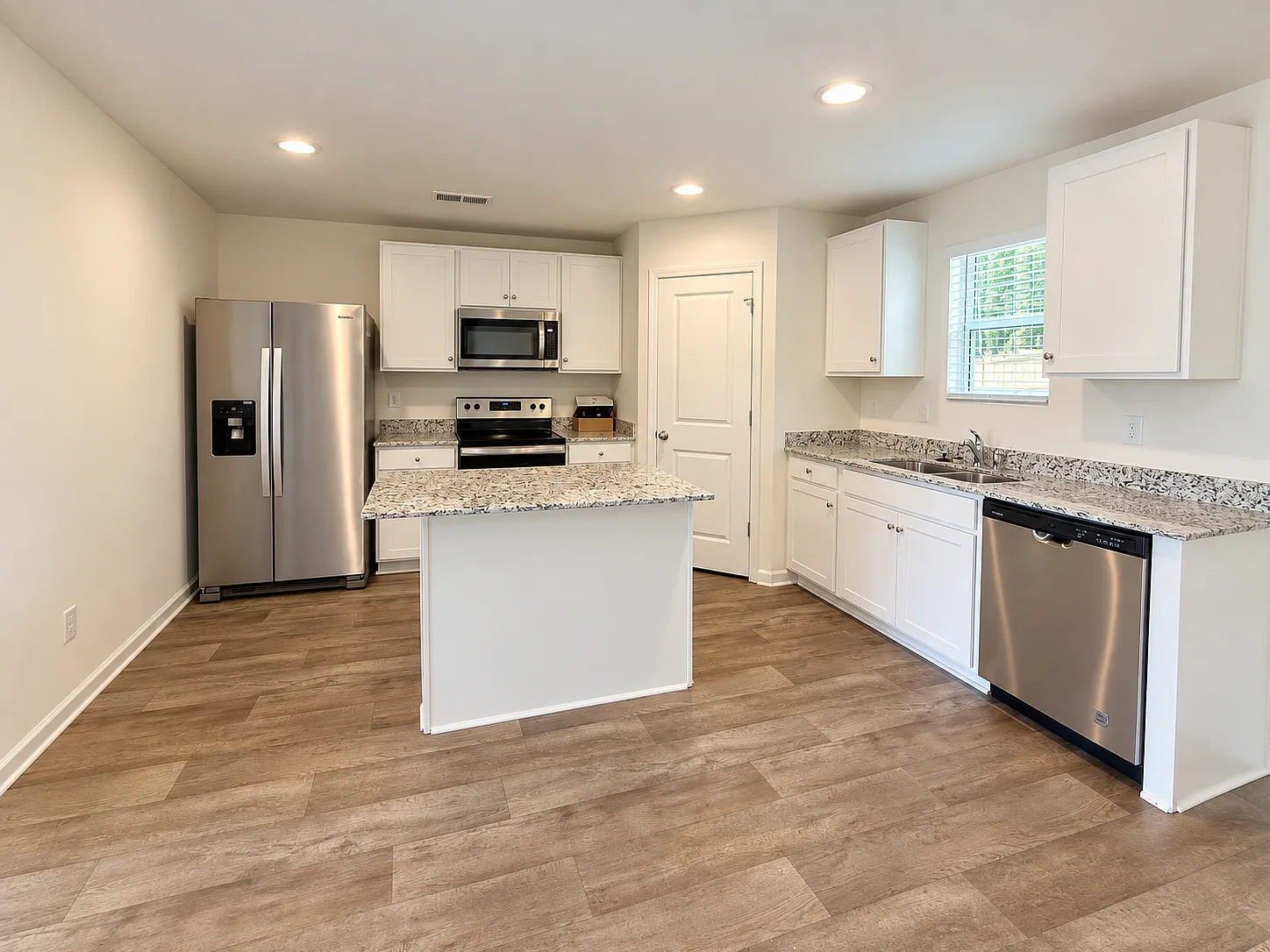 4 bed, 2.5 bath, 1703 sqft, $1,800 — Photo 3