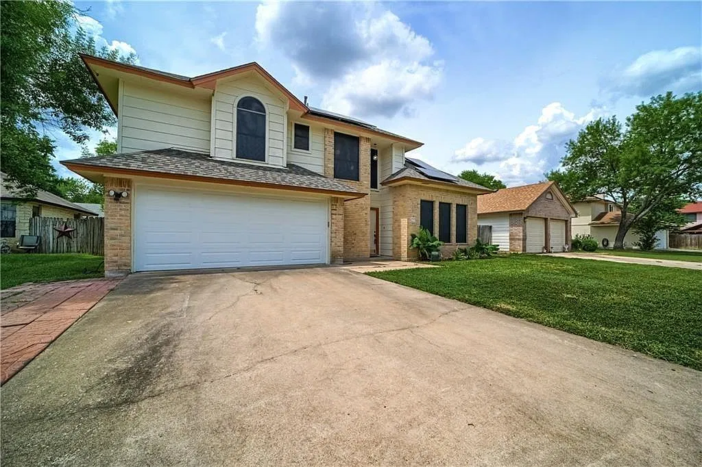 2220 Logan Dr — Photo 2
