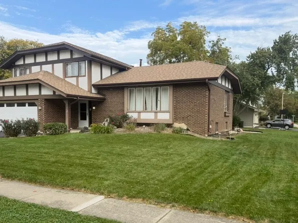 700 W 58th St, Westmont, IL 60559
