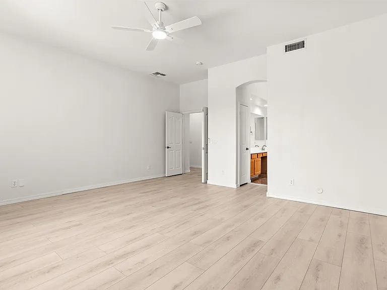 1247 E Kenwood St — Photo 42