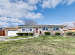 690 W Ronald Dr, Addison, IL 60101