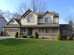 22133 Phoenix Ct, Farmington Hills, MI 48336
