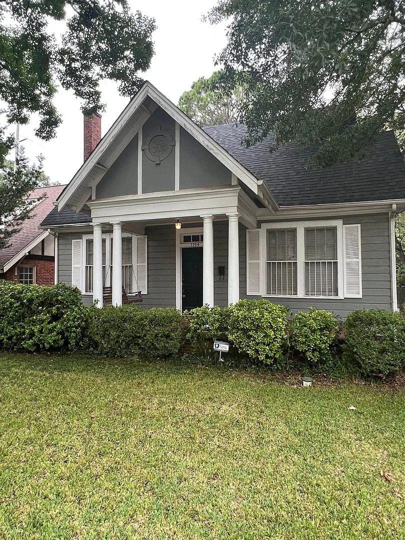 Four Bedrooms in The Garden District — Photo 2