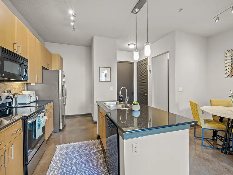 Millennium Westshore — Photo 7