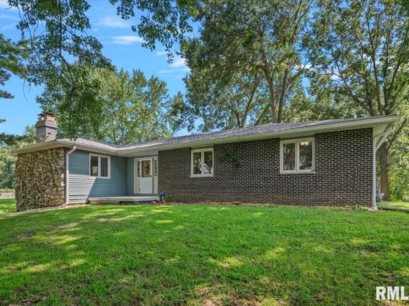 10086 Wics Rd, Dawson, IL 62520