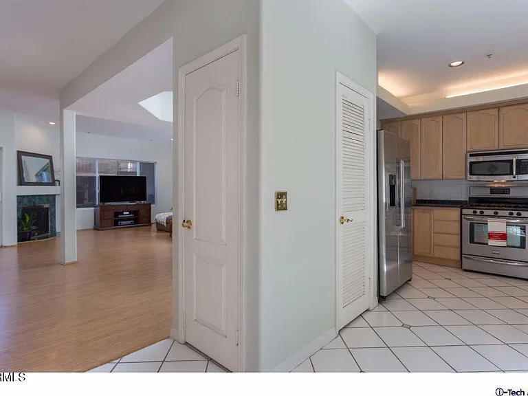 2469 Montrose Ave #E — Photo 9