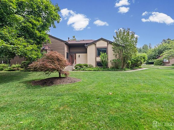5th image of 130 Sayre Dr #130