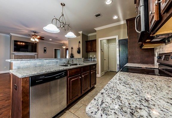 4th image of 300 Saint Matthias Dr