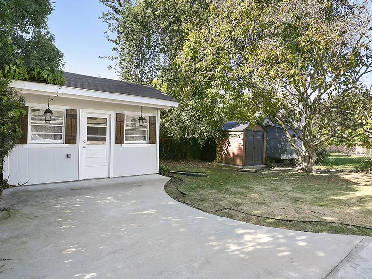 17 Central Dr — Photo 14