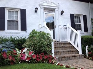 11 Birch Ln, Valley Stream, NY 11581