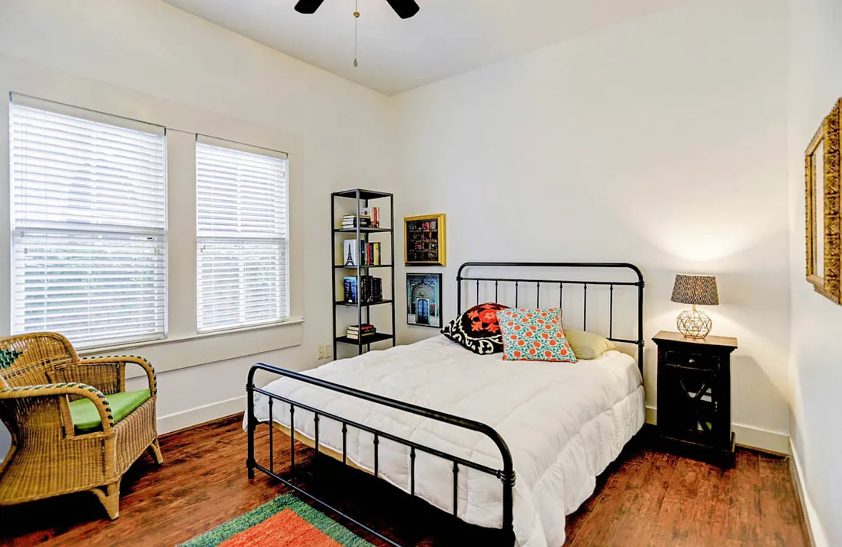 2 bed, $5,500 — Photo 2