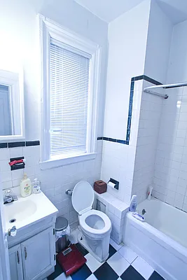 Rented by Jonis Realty | media 10