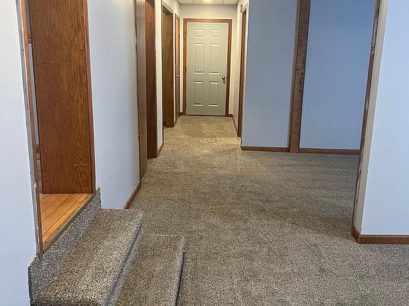 3rd image of 915 E Jefferson St