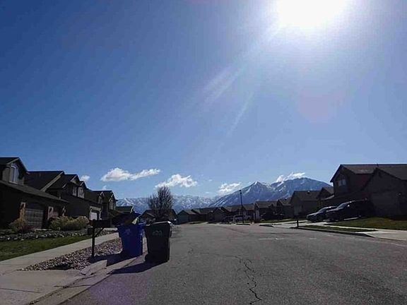 Exterior Neighborhood (street photo)