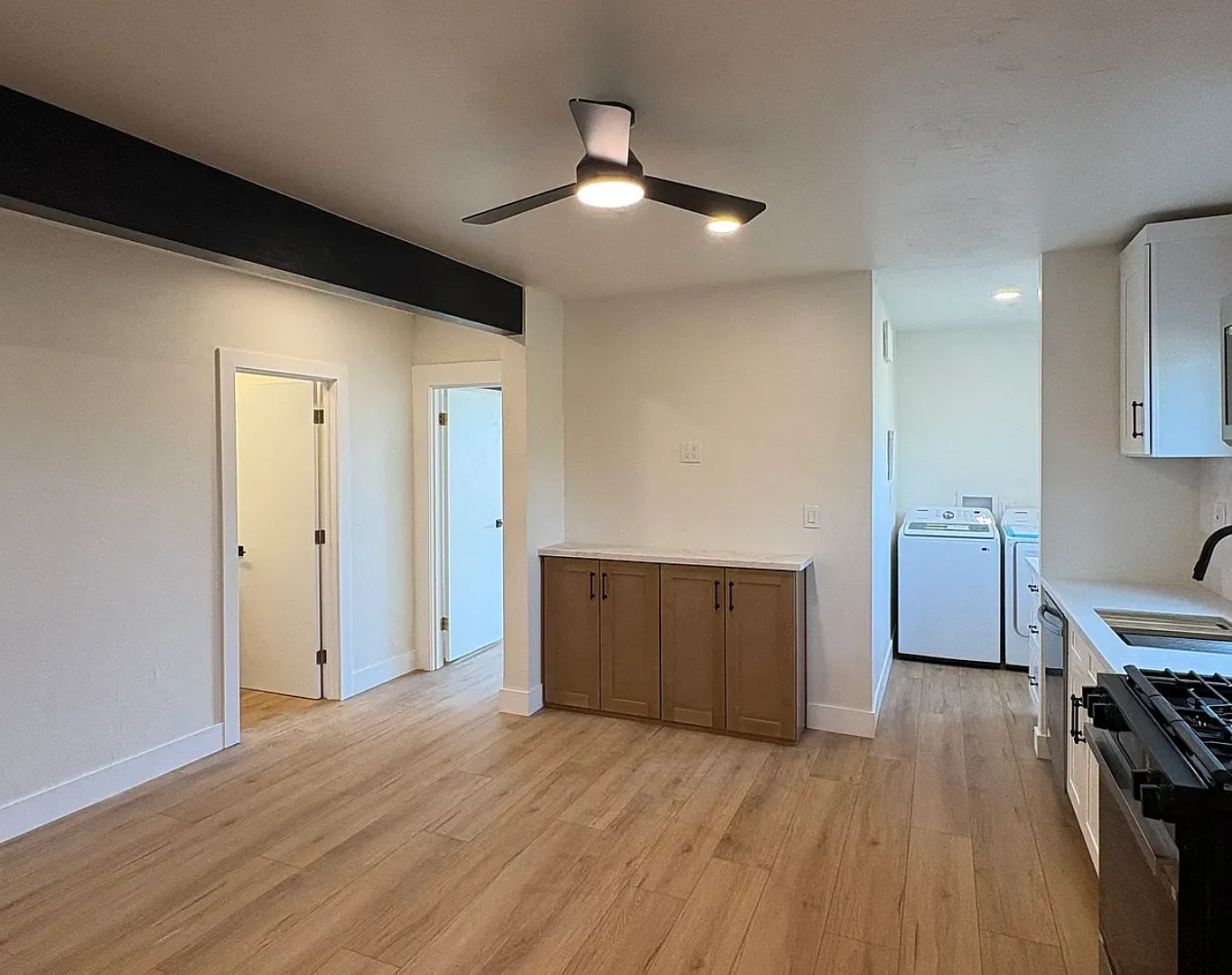 3 bed, 1000 sqft, $4,200 — Photo 3